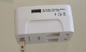 MAXAH® Weltweiter Strom Adapter mit USB Ladeanschluss