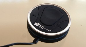 EC Technology® KFZ Freisprecheinrichtung mit Bluetooth, Sprachsteuerung und einer 2-fach USB Steckdose. 