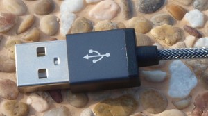 Syncwire Nylon Lightning zu USB Kabel. Das Kabel ist Apple MFi zertifiziert