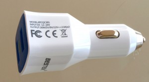 BESTEK Qualcomm 2.0 Quick Charge USB KFZ Schnellladegerät mit 2 USB Ports und 36W Leistung.