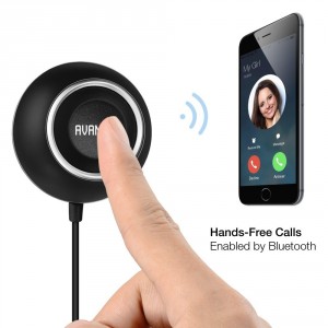 AVANTEK BC-L6 KFZ Freisprecheinrichtung mit Bluetooth 4.0, eingebautes Mikrofon und zwei USB Ladeanschlüsse für das Smartphone. Die Avantek Freisprechanlage unterstützt die Siri Sprachsteuerung.