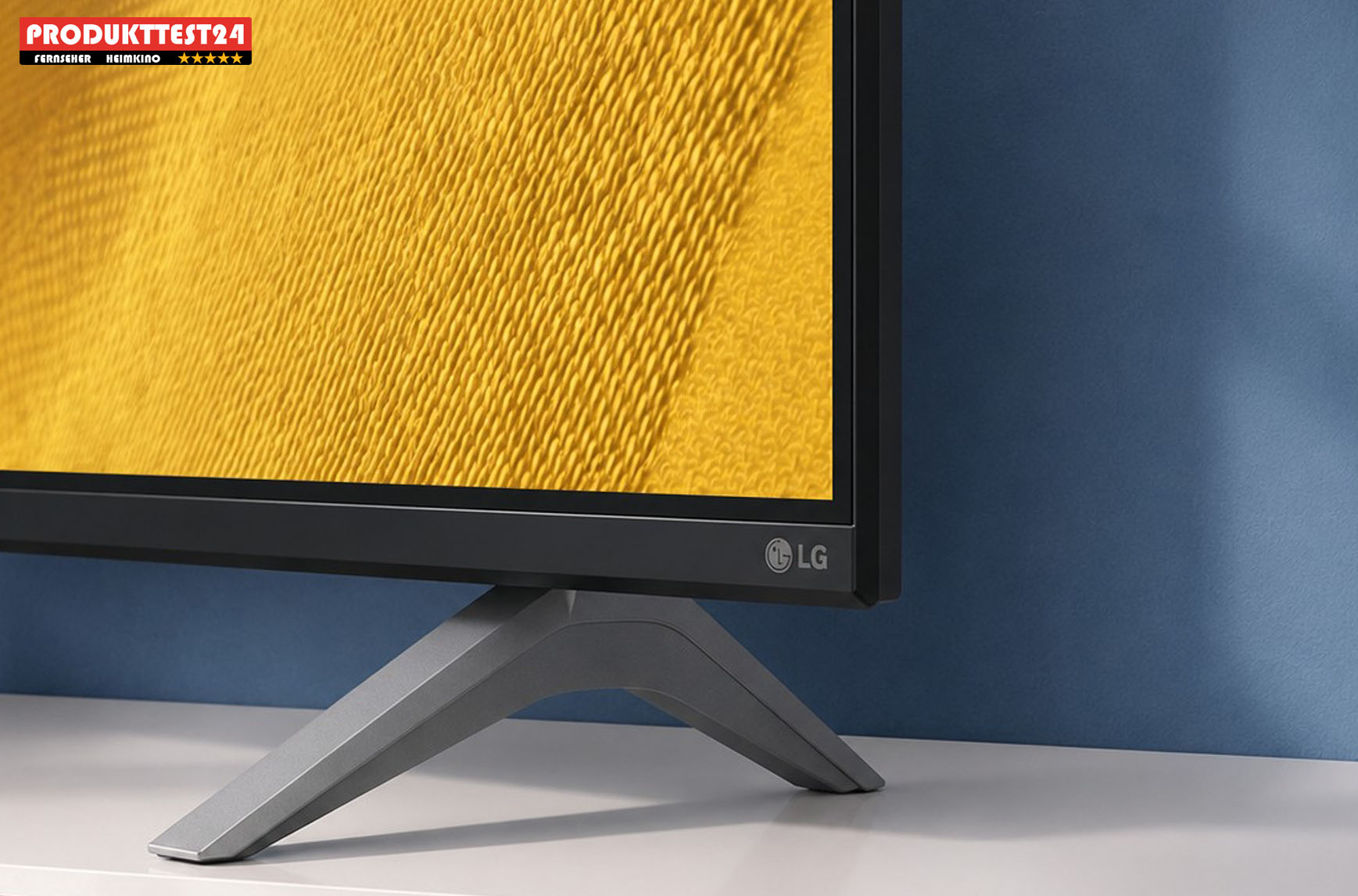 Verarbeitung & Standfestigkeit: Detailaufnahme des unteren Rahmens mit dem dezenten LG-Logo. Die stabilen, V-förmigen Standfüße aus Kunststoff garantieren einen sicheren Halt auf dem TV-Sideboard.